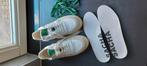 Nieuwe witte leren sneakers Sacha maat 40. Groene details, Wit, Nieuw, Ophalen of Verzenden, Sneakers of Gympen