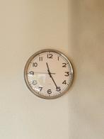 IKEA PUGG Wandklok - Stijlvol en Tijdloos!, Ophalen of Verzenden, Zo goed als nieuw, Analoog, Wandklok