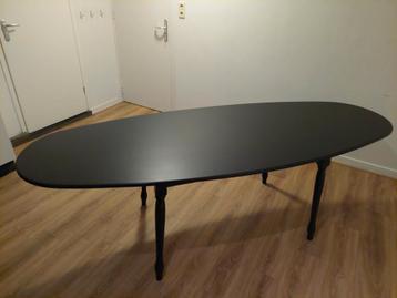 Mat zwarte ovale houten tafel - 230x85,5x74,5 cm beschikbaar voor biedingen