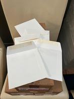 1.500 Vierkante Enveloppen Ecru 14 x 14 cm - Klep iets vast, Ophalen of Verzenden, Zo goed als nieuw