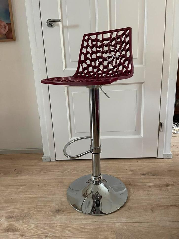 Barkruk, Huis en Inrichting, Barkrukken, Zo goed als nieuw, 60 tot 90 cm, Kunststof, Metaal, 1 kruk, Draaibaar, Ophalen