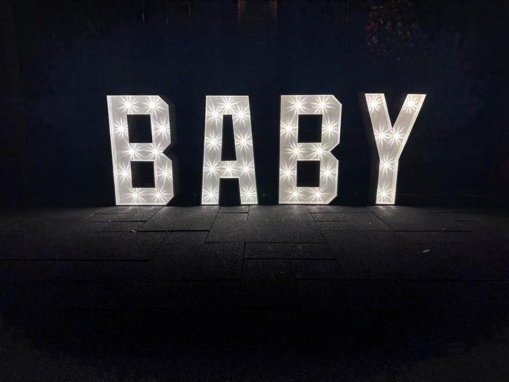 BABY letters te huur met 2 blussers, Tickets en Kaartjes, Kortingen en Cadeaubonnen, Drie personen of meer, Kortingsbon