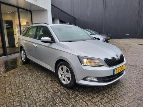 Spatbord Rechts Voor Skoda Fabia III Combi (NJ5) 6V0821106, Auto-onderdelen, Carrosserie en Plaatwerk, Skoda, Gebruikt