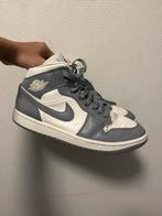 Nike Air Jordan 1 grey/white 42, Kleding | Heren, Schoenen, Ophalen of Verzenden, Zo goed als nieuw, Wit