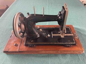 Antieke naaimachine Winselman incl. kap beschikbaar voor biedingen