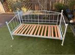 Witte stalen bed 90 x 200 cm, Kinderen en Baby's, Kinderkamer | Bedden, Ophalen, 85 tot 100 cm, Zo goed als nieuw, Lattenbodem