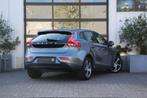 Volvo V40 1.5 T2 Momentum Automaat - PDC RONDOM + CAMERA - F, Auto's, Volvo, 4 cilinders, 700 kg, Leder en Stof, 122 pk