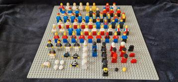 Lego onderdelen en diverse.  beschikbaar voor biedingen