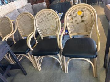 4 rotan stoelen beschikbaar voor biedingen