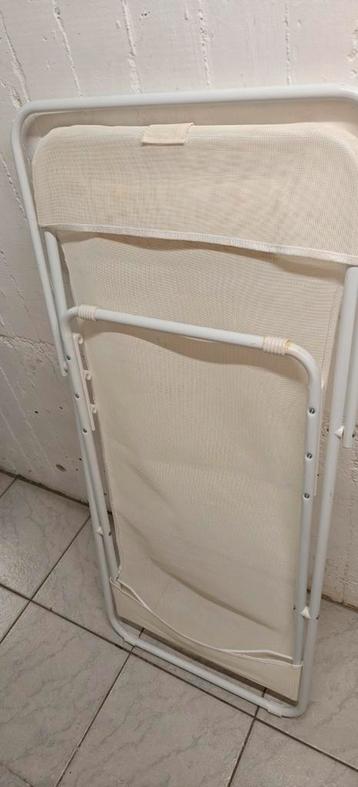 2 witte lichtgewicht stoelen opklapbaar  beschikbaar voor biedingen