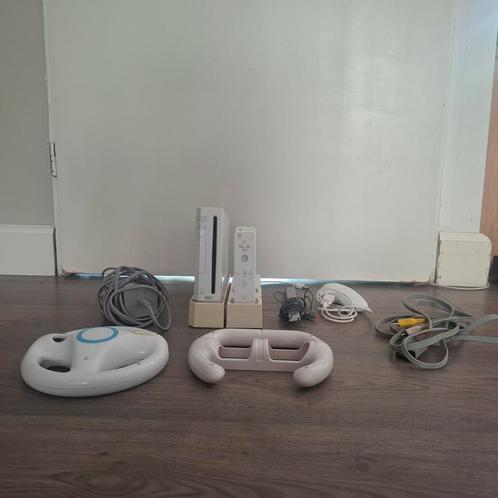 Nintendo Wii console, Spelcomputers en Games, Spelcomputers | Nintendo Wii, Zo goed als nieuw, Met 2 controllers, Met stuurtje