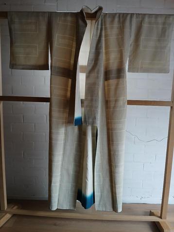 Traditionele Japanse Kimono white gray beschikbaar voor biedingen