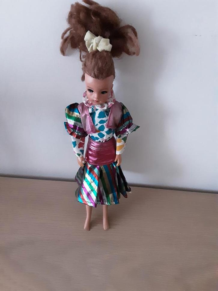 Vintage barbie Sindy jaren 60. Met originele kleding., Verzamelen, Poppen, Gebruikt, Pop, Ophalen of Verzenden