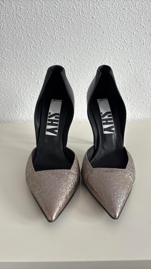 Pump Arvid Yuki Shy maat 38, Kleding | Dames, Ophalen of Verzenden, Zo goed als nieuw, Zwart