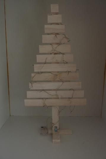 nieuw houten kerstboom 78 cm met losse verlichting (batterij beschikbaar voor biedingen