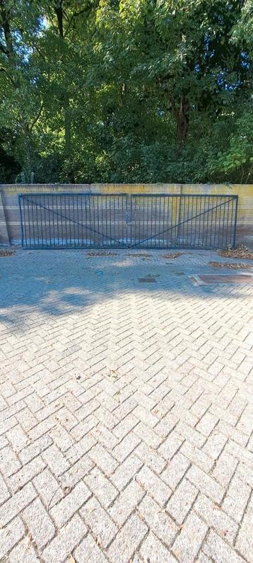 Draaipoort 8x2 meter beschikbaar voor biedingen