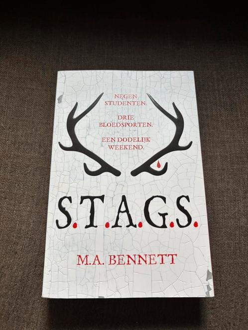 M. A. Bennett - S.T.A.G.S., Boeken, Kinderboeken | Jeugd | 13 jaar en ouder, Zo goed als nieuw, Ophalen of Verzenden