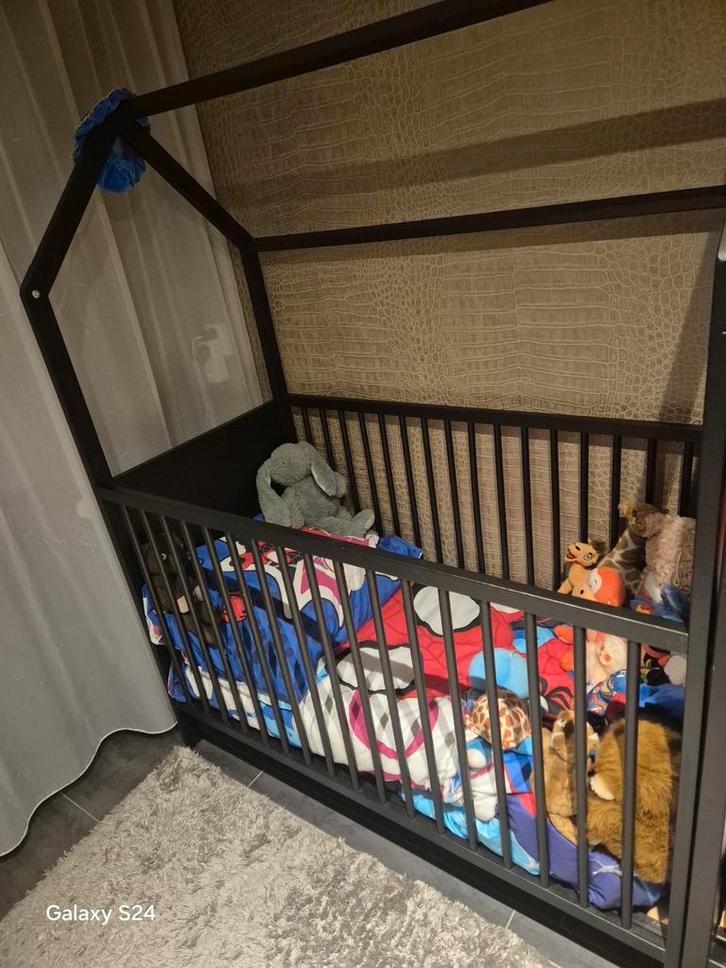 Leuk baby bedje, Kinderen en Baby's, Kinderkamer | Bedden, Gebruikt, Minder dan 140 cm, Minder dan 70 cm, Lattenbodem, Ophalen
