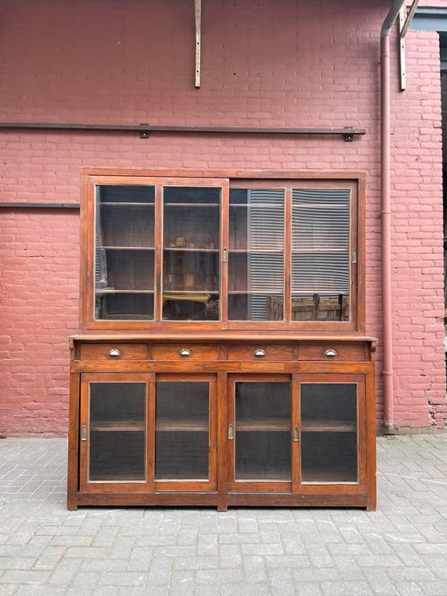 Antieke teakhouten vitrinekast met lades., Huis en Inrichting, Woonaccessoires | Overige, Ophalen of Verzenden