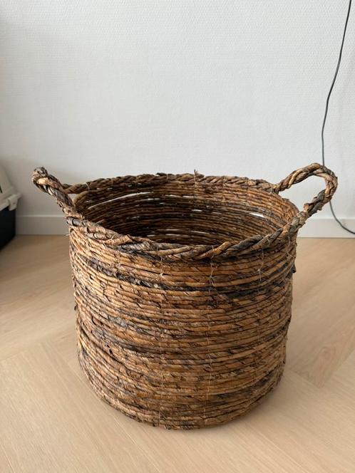 Grote rieten mand met handvatten (diameter 40cm), Huis en Inrichting, Woonaccessoires | Schalen en Manden, Zo goed als nieuw, Rechthoekig