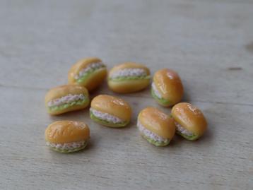 Broodjes met lekkere zalmsalade. beschikbaar voor biedingen