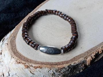 armband houten kralen met bedel zonnetje beschikbaar voor biedingen