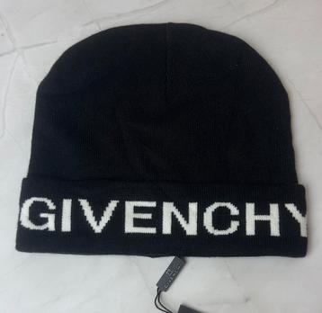 Givenchy muts beschikbaar voor biedingen