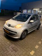 Peugeot 107 1.0 12V 3DR 2006 Grijs, Auto's, Peugeot, Voorwielaandrijving, 765 kg, 4 stoelen, 68 pk