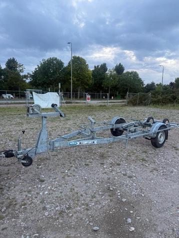 Pega boottrailer  geschikt voor boten tot 6 meter beschikbaar voor biedingen