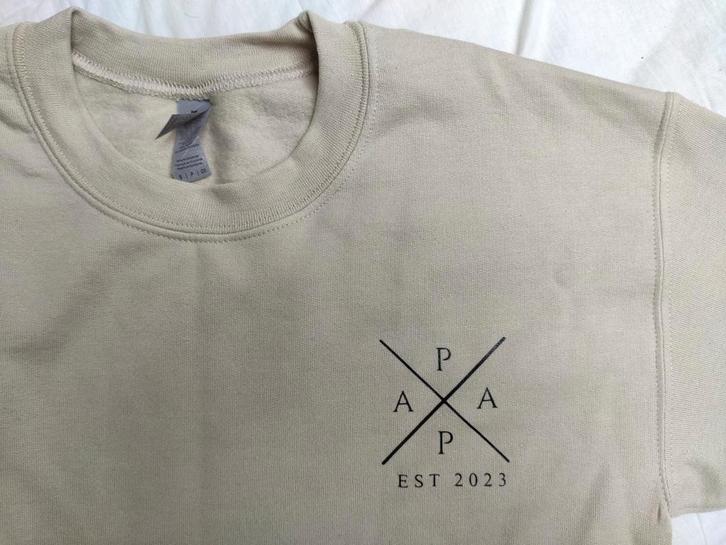 NIEUW - sweater trui - maat S - zand - vader - PAPA - 2023, Kleding | Heren, Truien en Vesten, Nieuw, Beige, Ophalen of Verzenden