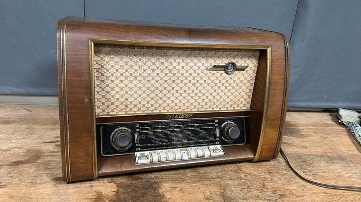 Oude antieke LOEWE Opta Meteor. Buizen radio. Jaren 50., Antiek en Kunst, Antiek | Tv's en Audio, Ophalen of Verzenden
