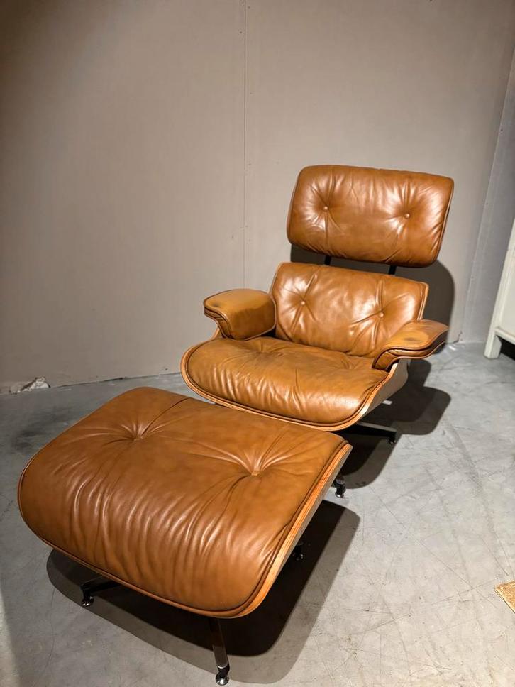 Retro Eames Fauteuil + Ottoman - Replica, Huis en Inrichting, Fauteuils, Gebruikt, Hout, Leer, 75 tot 100 cm, Ophalen of Verzenden
