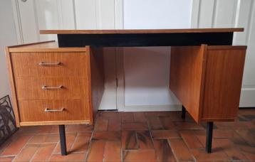 Prachtig vintage bureau  Pastoe Cees Braakman beschikbaar voor biedingen