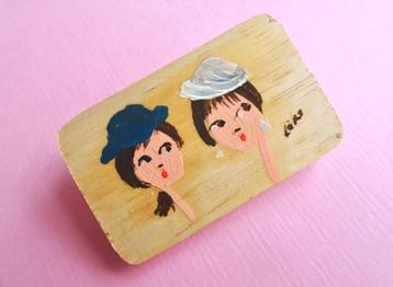 jwg Vintage 60s portret broche Vecola stl handgeschilderd beschikbaar voor biedingen