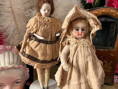 2 antieke popjes met een gesloten mondje., Antiek en Kunst, Antiek | Speelgoed, Ophalen of Verzenden