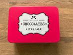 Riverdale chocolade blikje roze, Overige materialen, Gebruikt, Overige typen, Ophalen of Verzenden