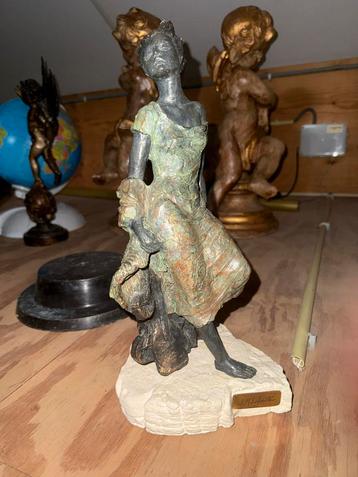 J.M. Lafuente Beeld Jonge Vrouw beschikbaar voor biedingen