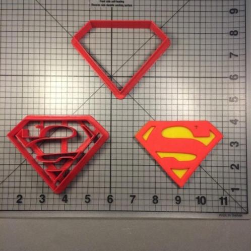 nieuw 3d uitsteker logo Superman, Batman en Spiderman 5 cm, Hobby en Vrije tijd, Taarten en Cupcakes maken, Nieuw, Versiering