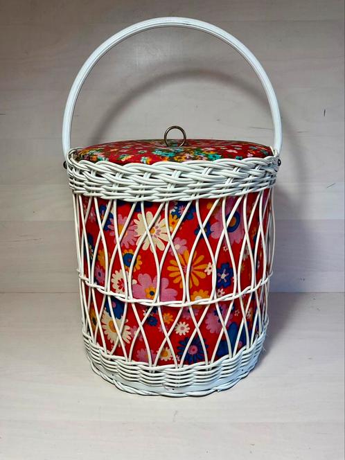 Vintage naaimand kunststof riet met kartonnen binnenzijde, Hobby en Vrije tijd, Naaien en Fournituren, Ophalen of Verzenden