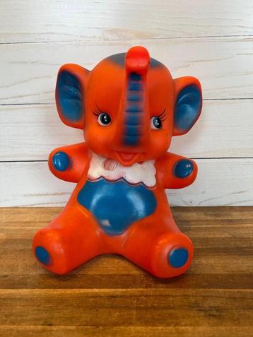 Vintage piepspeelgoed olifant Toy met Bib Kitsch decor  beschikbaar voor biedingen