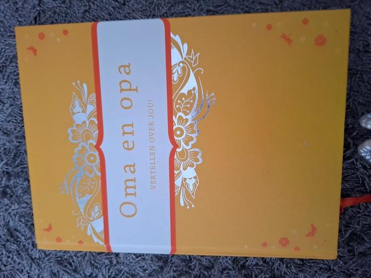 Elma van Vliet - Oma en opa vertellen over jou!, Boeken, Overige Boeken, Zo goed als nieuw, Ophalen of Verzenden