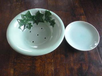 zachtgroene fruittest Ø 26 cm met donkergroene bladeren beschikbaar voor biedingen