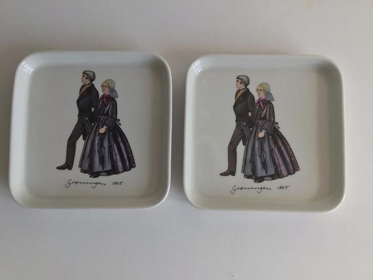 2 gebaksbordjes Groningen klederdracht 1865 Villeroy & Boch, Huis en Inrichting, Keuken | Servies, Nieuw, Bord(en), Overige stijlen