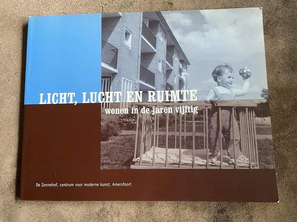 Amersfoort- Licht, lucht en ruimte wonen in de jaren vijftig, Ophalen of Verzenden, 20e eeuw of later, Gelezen