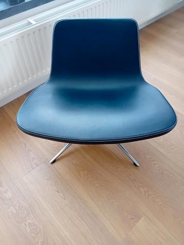 Hay fauteuil zwart met witte bies beschikbaar voor biedingen