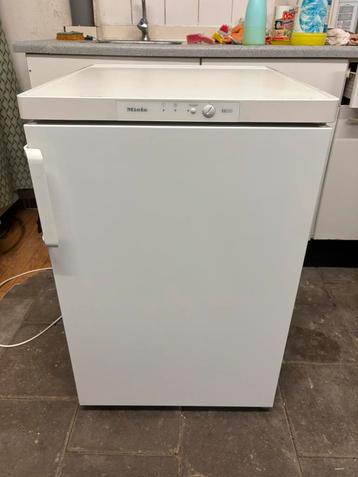 Miele Diepvrieskast - 4 Laden - 85cm - Werkt Goed - Schoon beschikbaar voor biedingen