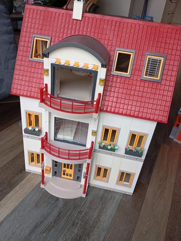 Playmobil Woonhuis met verlichting! En trappen. beschikbaar voor biedingen