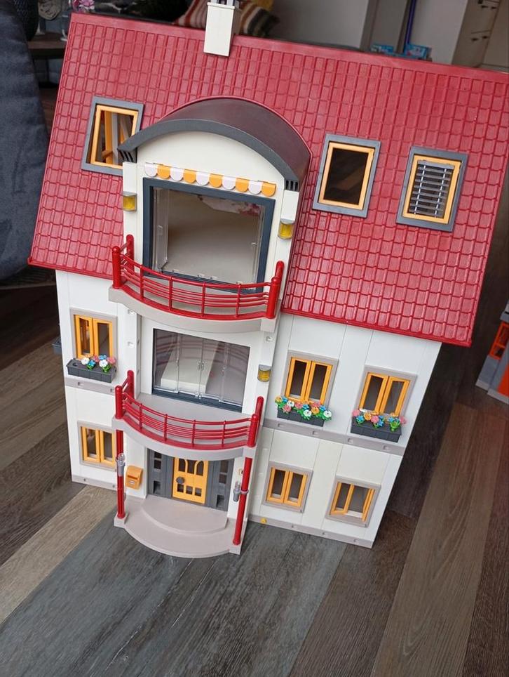 Playmobil Woonhuis met verlichting! En trappen., Kinderen en Baby's, Speelgoed | Poppenhuizen, Zo goed als nieuw, Poppenhuis, Ophalen of Verzenden