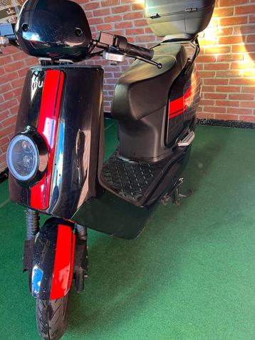 Niu Elektrische MotorScooter - Zo goed als nieuw! beschikbaar voor biedingen