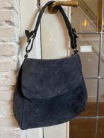 Fabienne Chapot blauw grijze suede tas, Sieraden, Tassen en Uiterlijk, Ophalen of Verzenden, Zo goed als nieuw, Blauw, Handtas